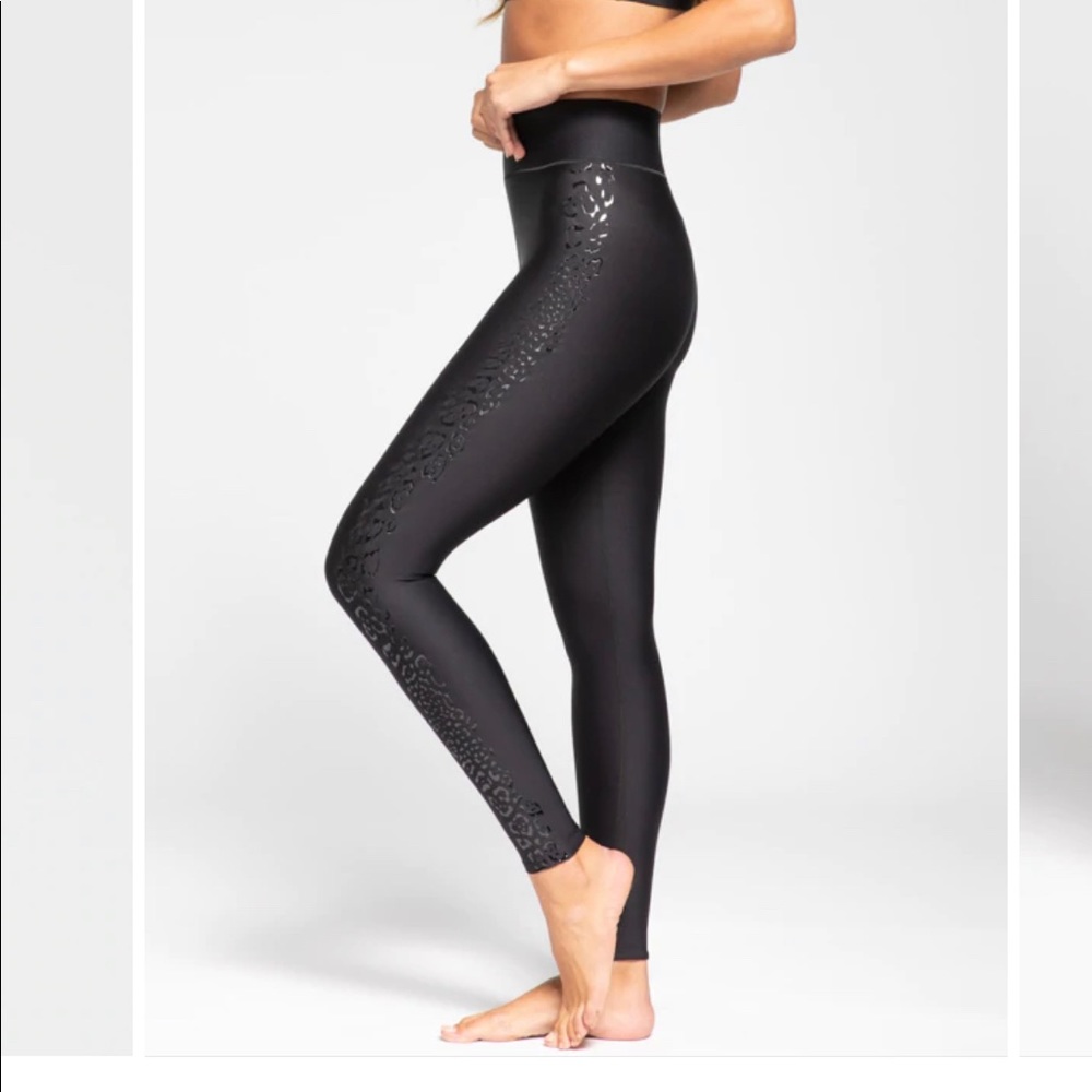 I’m selling this beautiful ultracore leggings.